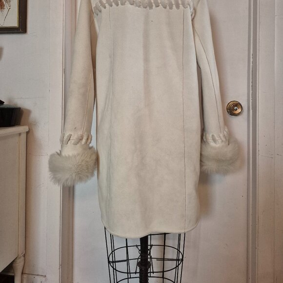 Novelti Women White Faux Shearling Fur Coat Size M Luxurious Soft - Picture 2 of 5